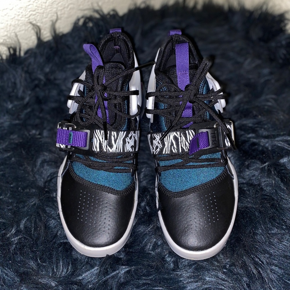 Size 4Y Nike Air Force 270 Carnivore